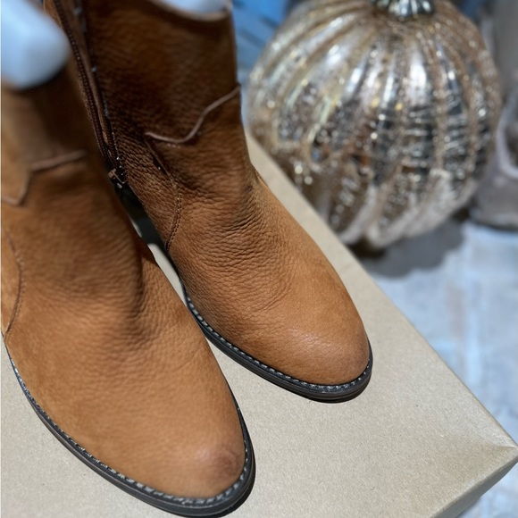 - Lucky Brand Marcos womens 8.5 bootie with box. - Picture 8 of 11